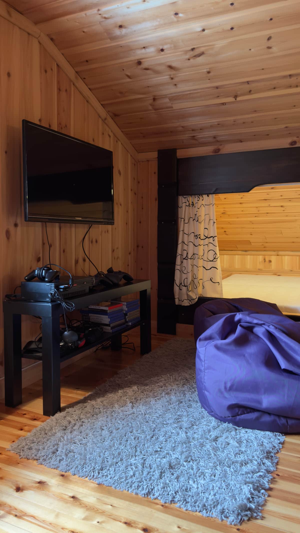 Hems med TV og Playstation – perfekt for barn